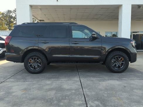 Used 2025 Ford Expedition Tremor AWD/4WD image 8