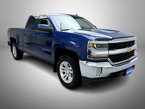 Used 2017 Chevrolet Silverado 1500 LT w/ All Star Edition AWD/4WD image 3