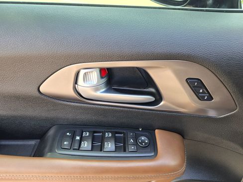 Used 2017 Chrysler Pacifica Limited FWD image 21