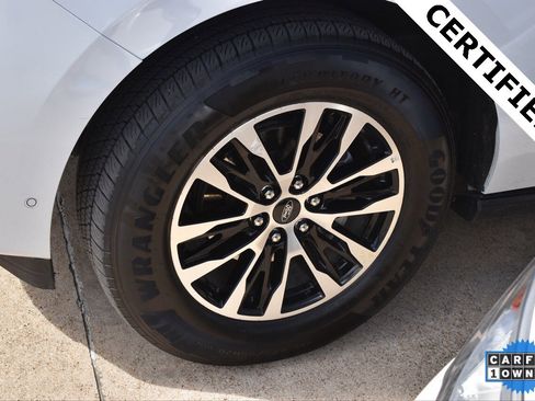 Certified 2025 Ford Expedition Platinum image 10