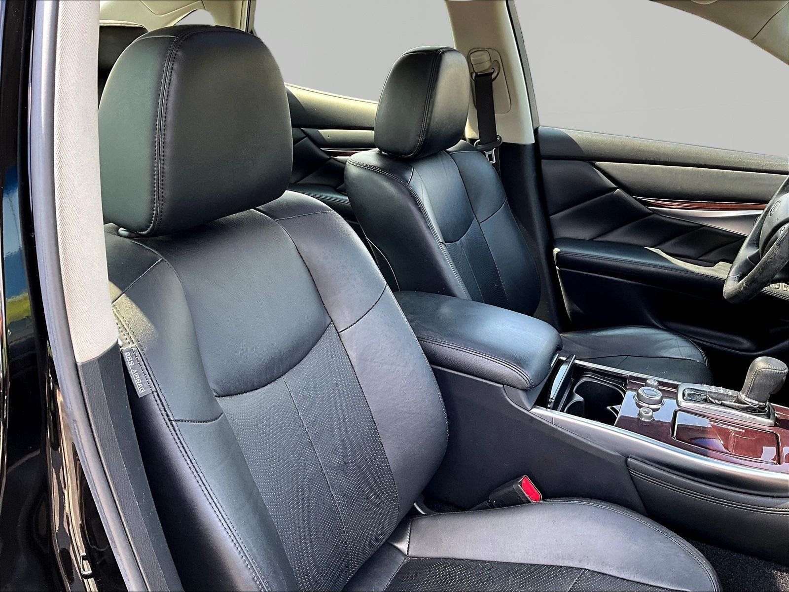 Used 2017 INFINITI Q70 3.7 AWD/4WD image 27