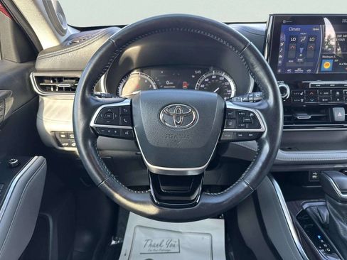 Used 2022 Toyota Highlander Limited AWD/4WD image 24