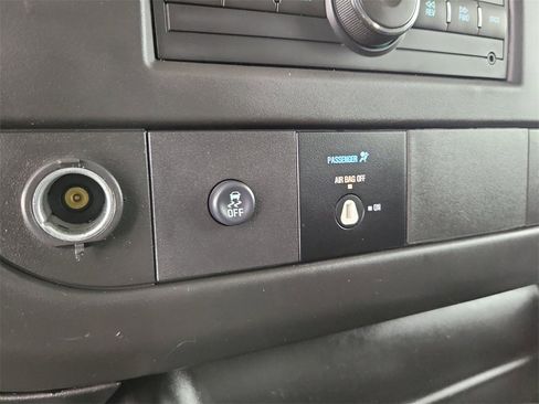 Used 2018 GMC Savana 2500 w/ Driver Convenience Package image 22