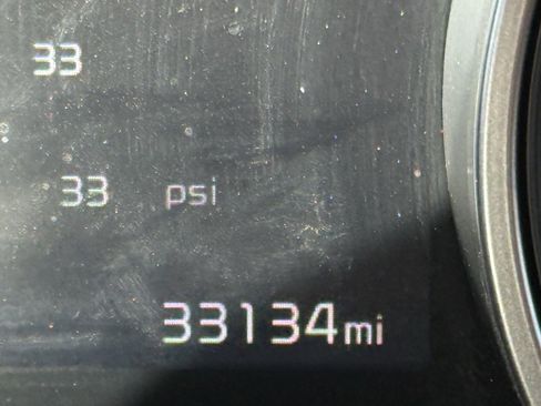 Used 2024 Kia Carnival LX image 11