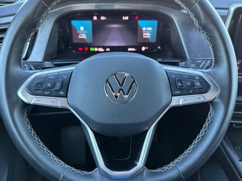 Used 2025 Volkswagen Atlas Cross Sport SE image 15