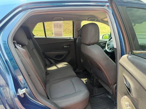 Used 2020 Chevrolet Trax LT AWD/4WD image 23