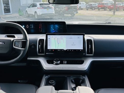 New 2025 Ford Expedition Active image 17