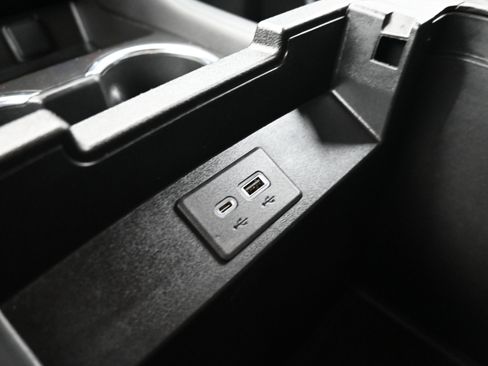 Used 2023 Chevrolet Suburban LT w/ Luxury Package image 21