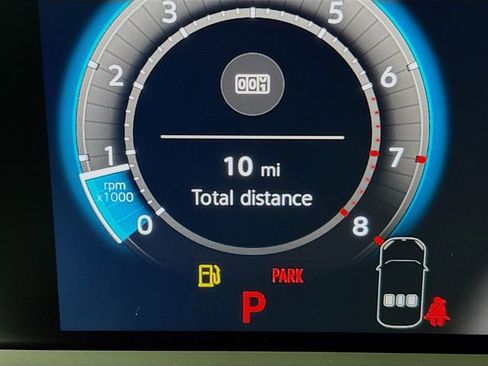 New 2025 Volkswagen Tiguan SE image 12