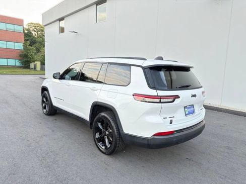 Used 2023 Jeep Grand Cherokee L Limited w/ Black Appearance Package AWD/4WD image 9