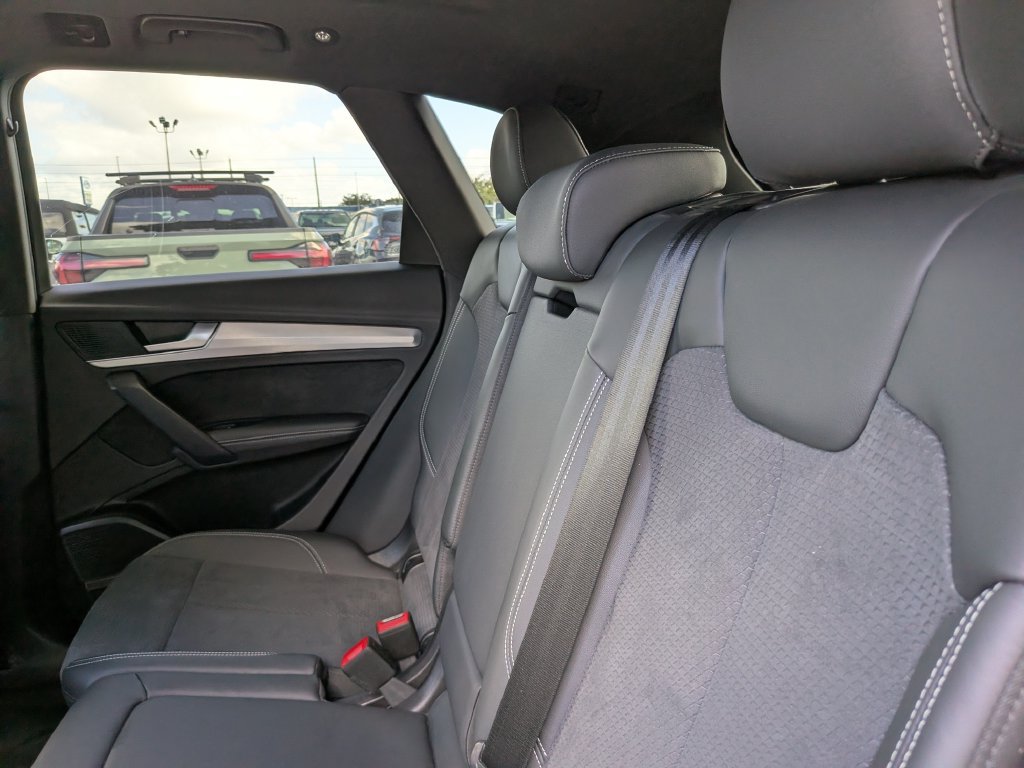 Used 2024 Audi Q5 e Premium Plus w/ Premium Plus Package AWD/4WD image 23
