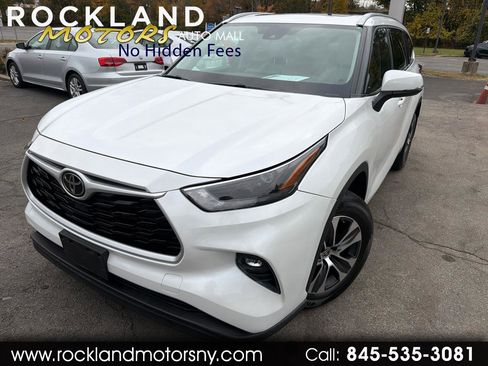 Used 2022 Toyota Highlander XLE image 1