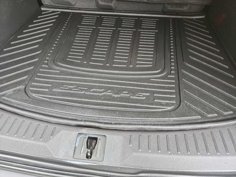 Used 2016 Ford Escape SE FWD image 28