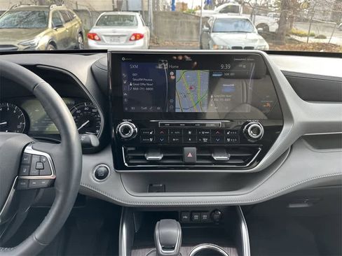 Used 2021 Toyota Highlander Platinum image 17