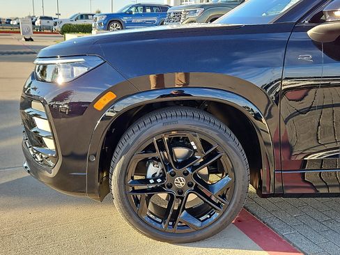 New 2026 Volkswagen Tiguan SE R-Line image 5