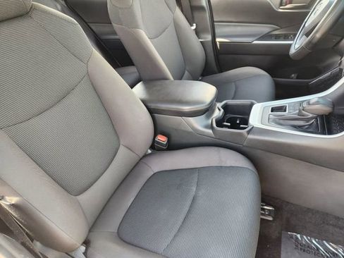 Used 2024 Toyota RAV4 LE AWD/4WD image 10