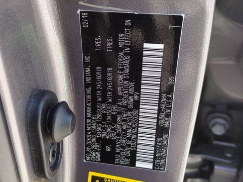 Used 2018 Toyota Highlander Plus FWD image 25