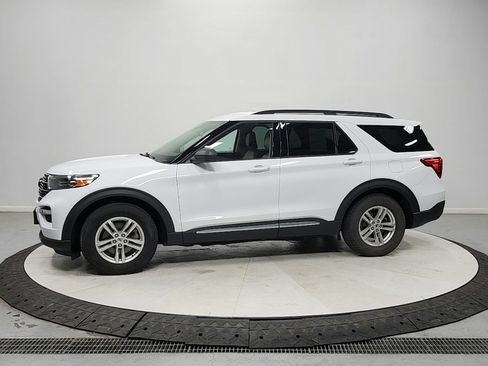 Used 2023 Ford Explorer XLT w/ Equipment Group 202A RWD image 4