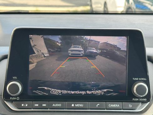 Used 2024 Nissan Rogue SV FWD image 24