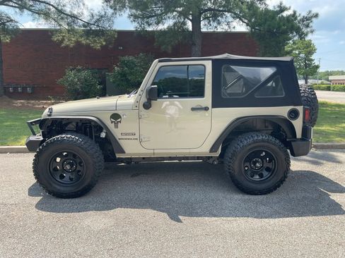 Used 2017 Jeep Wrangler Sport AWD/4WD image 2