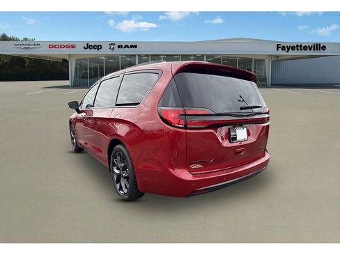 New 2026 Chrysler Pacifica Limited w/ S Appearance Package image 5