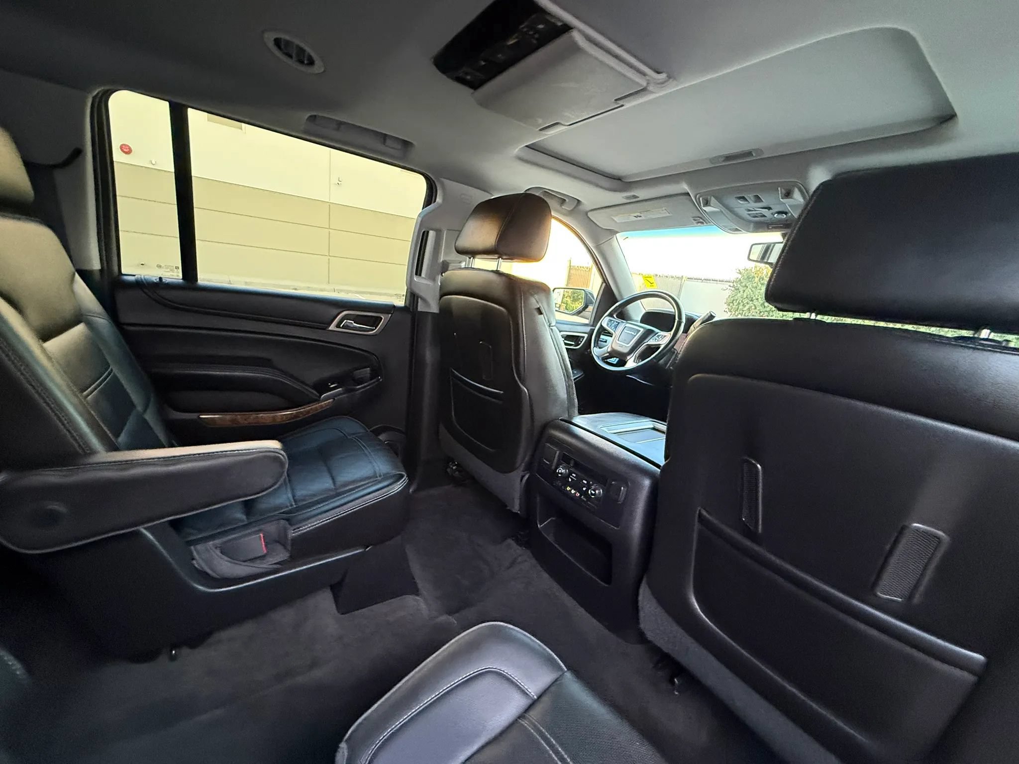 Used 2015 GMC Yukon XL Denali w/ Touring Package AWD/4WD image 25