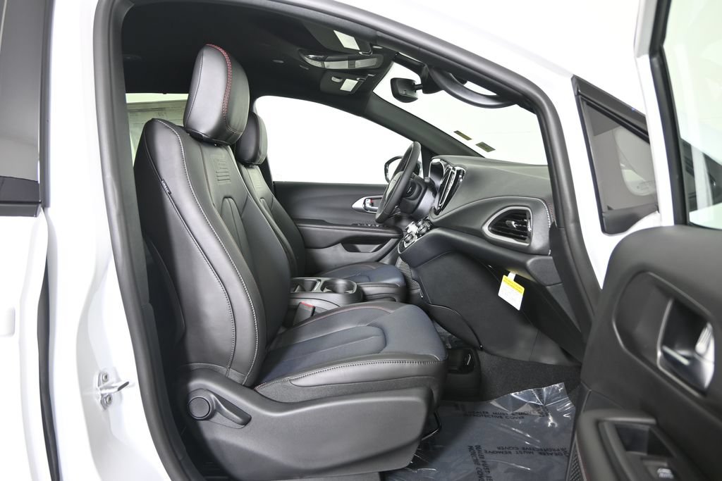 New 2027 Chrysler Pacifica Select AWD/4WD image 13