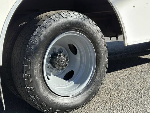 Used 2017 Ford E-350 and Econoline 350 Super Duty w/ Power Windows & Locks Group image 12