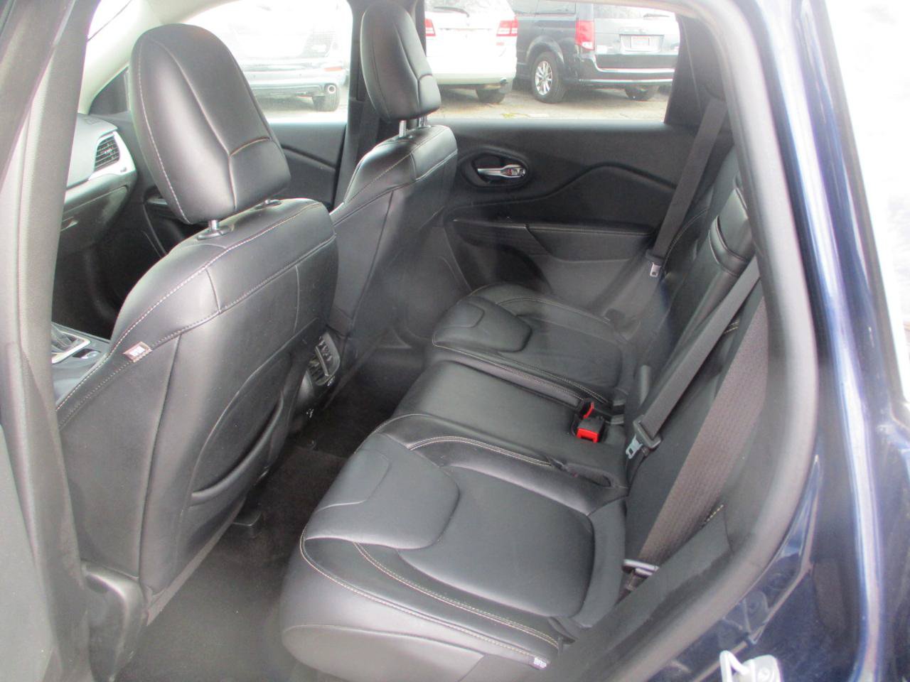 Used 2015 Jeep Cherokee Limited AWD/4WD image 9