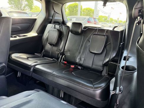 Used 2024 Chrysler Pacifica Limited FWD image 19