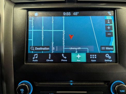 Used 2017 Ford Fusion SE w/ Fusion SE Technology Package image 25