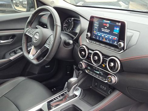 Used 2025 Nissan Sentra SR w/ SR Premium Package image 11