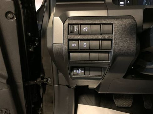 Used 2025 Toyota Tacoma SR5 AWD/4WD image 33