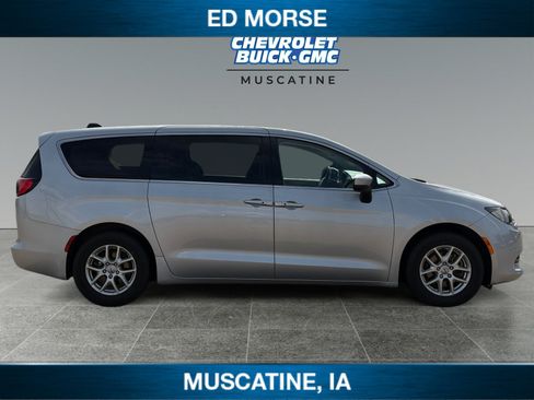Used 2023 Chrysler Voyager LX FWD image 6