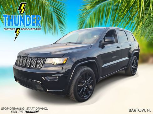Used 2019 Jeep Grand Cherokee Altitude image 2