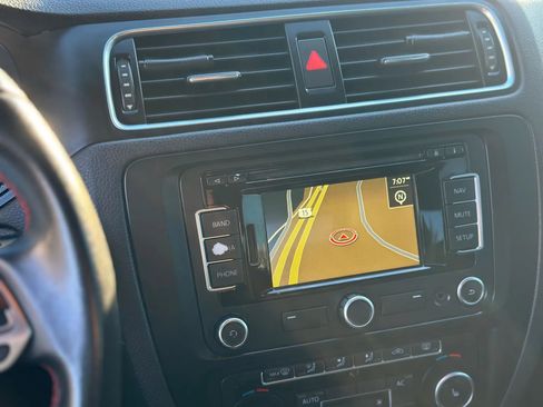 Used 2012 Volkswagen Jetta GLI image 25