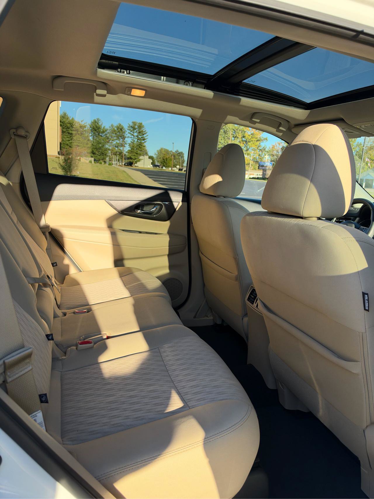 Used 2019 Nissan Rogue SV w/ Sun & Sound Touring Package AWD/4WD image 11