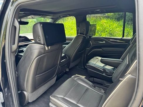 Used 2021 Cadillac Escalade ESV Premium Luxury w/ LPO, Radiant Package AWD/4WD image 12