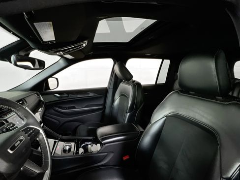 Used 2023 Jeep Grand Cherokee Altitude image 21