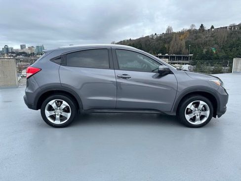 Used 2017 Honda HR-V EX-L image 2