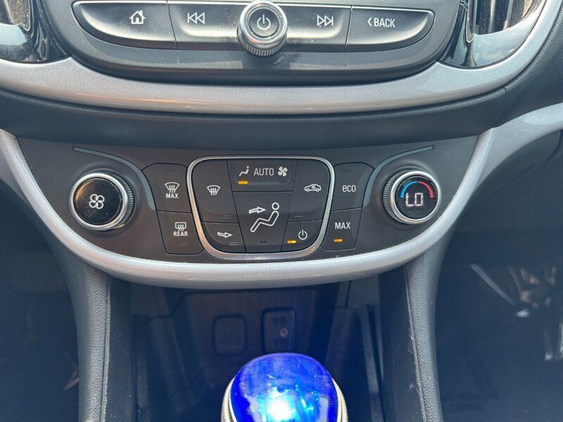 Used 2018 Chevrolet Volt LT FWD image 46