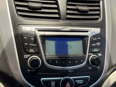 Used 2013 Hyundai Accent GLS FWD image 20