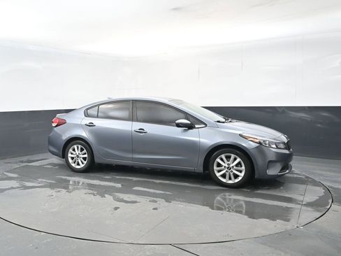 Used 2017 Kia Forte S image 7