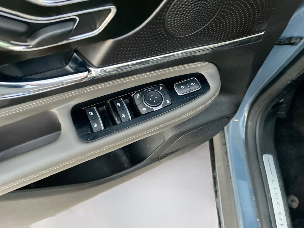 Used 2024 Lincoln Corsair AWD w/ Equipment Group 101A image 18