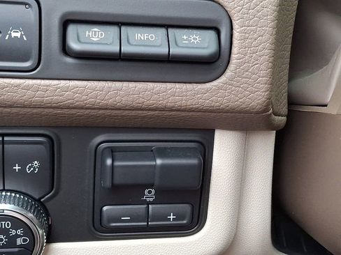 Used 2024 GMC Yukon Denali w/ Denali Reserve Package image 26