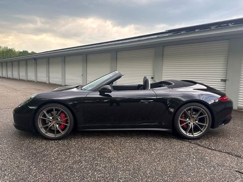 Used 2017 Porsche 911 Carrera 4S AWD/4WD image 2