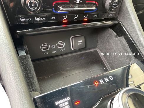 Certified 2022 Jeep Grand Cherokee Limited w/ Luxury Tech Group II image 23