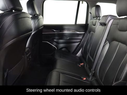 Used 2023 Jeep Grand Cherokee Limited w/ Black Appearance Package image 16