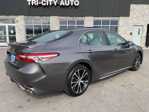 Used 2018 Toyota Camry SE w/ Moonroof Package FWD image 7