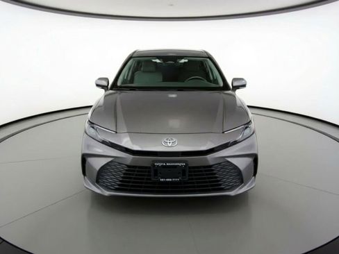 Used 2025 Toyota Camry XLE image 2